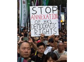 Hong Kong in marcia contro le ingerenze di Pechino